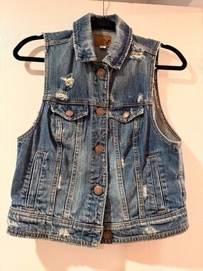 American Eagle Outfitters Distressed Blue Denim Vest